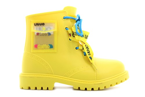 Liu contro rainboot 1 - me,