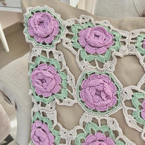 Cuscino con peonie realizzato - ,