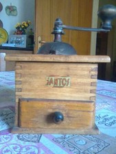 Antico macinacaffè in legno