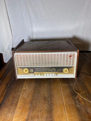 Radio con giradischi vintage