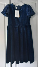 Abito nuovo con etichette