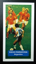 ARGENTINA - BOCA JUNIORS - DIEGO MARADONA Score UK football trade card - rara 