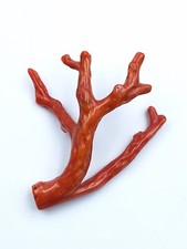 ramo di corallo rosso naturale di Sardegna adatto come gioiello o come ornamento