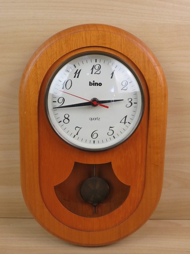 Vecchio orologio pendolo - a,