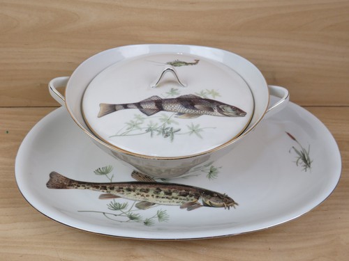 Vecchio servizio pesce - servizio,