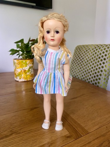 Bambola vintage plastica dura