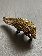 Capannone in ottone | Statuina pangolino | Statua animale metallo massiccio e decorativo