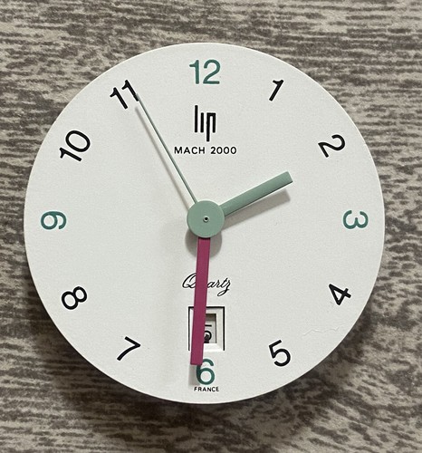 Neuf cadran aiguilles - +, montre