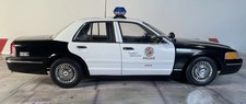 Rara 1/18 AUTO Art LAPD 2001 Ford Crown Victoria piccole imperfezioni proprietario originale *LEGGI