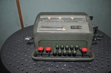 antica calcolatrice meccanica facit