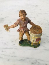 VECCHIA STATUINA PRESEPE GOMMA UOMO CON STUFA OLD FIGURINE NATIVITY