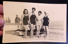 FOTO 4 AMICHE AL MARE COSTUMI DA BAGNO CON SOLDATI REGIO ESERCITO -