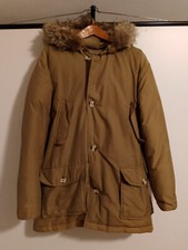 parka, beige, capo molto caldo,interno piumino d'oca,taglia M abbondante.