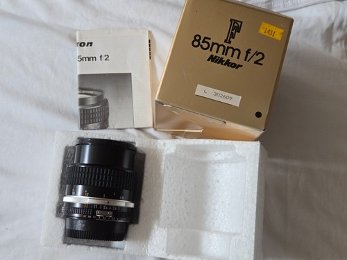 Mint nikon nikkor 85mm - mint!,