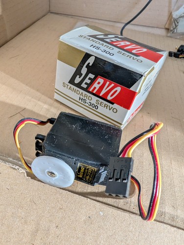 Servo hitec 300 - servo, hs-300