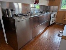 cucina inox usata con lavello, piano cottura, senza lavastoviglie