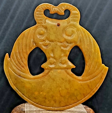 Antica scultura ascia bestia
