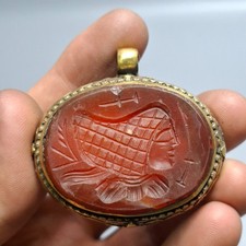Bellissimo ciondolo amuleto