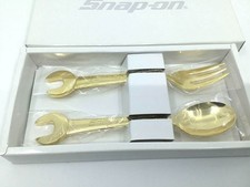 Coltello a scatto forchetta cucchiaio set posate oro mai usato raro Limited...