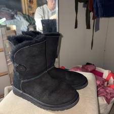 UGG Women’s Bailey Button II