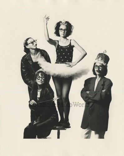 Ragazza diversi costumi - diversi,