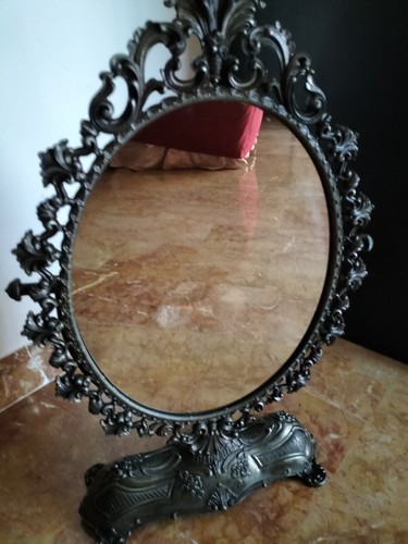 Antico specchio vintage ovale