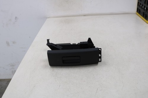 Cassetto sotto sedile sinistro