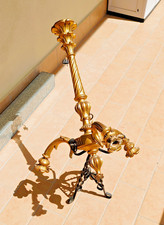 LAMPADARIO IN LEGNO DORATO A