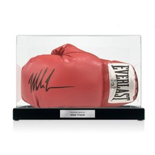 Guantone da boxe rosso firmato
