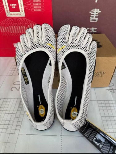 Hot women vibram five - hot,