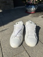 Sneaker di design italiano blu