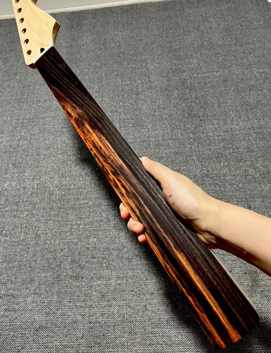 Manico per chitarra elettrica