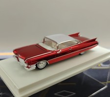 Modellino auto classico rosso