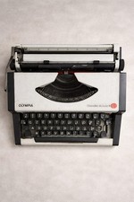 Macchina da scrivere Olympia