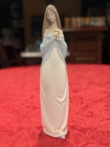 Elegantly intricate nao - elegantly,