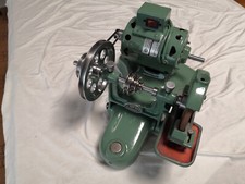 Motore per tornio con mola da affilare.