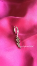 Orecchino Mono Con Cerchietto E Fulmine Pendente Colore Argento Con Zirconi