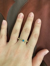 Anello Colorato - Decorazione Floreale Bianco E Blu (1.9 cm)