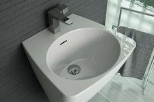 Lavabo in ceramica sospeso