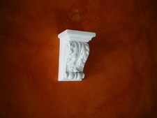 MENSOLA IN GESSO H.17 - L.11 - P.9 cm. KB 001 CAPITELLO ARREDO INTERNO