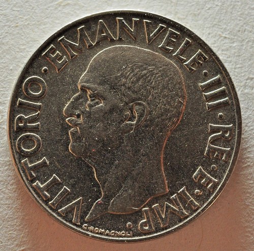 Lira not magnetic fascist - lira,