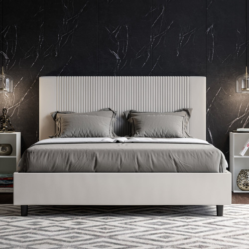 Letto matrimoniale - , in
