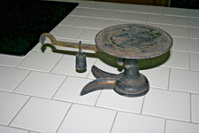 Antico, primitivo CHICAGO SCALE CO. PICCOLO DETECTIVE CI SCALA 2 dita piede di corvo