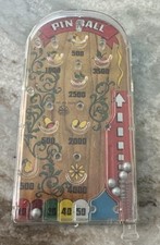 Mini flipper e spilla