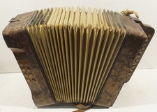 Vecchia fisarmonica rossa