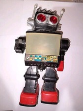 VINTAGE SATURN  13" WALKING GIANT ROBOT 1980s BIG TV BATTERY OPERATED W/BOX