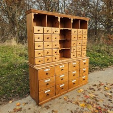 Antico armadio farmacia