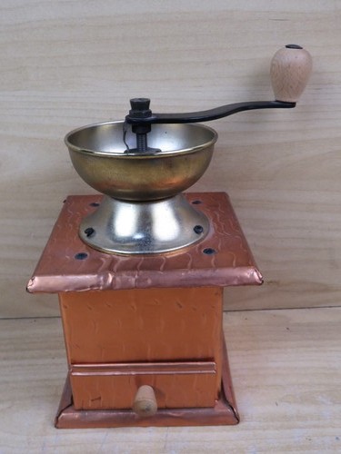 Vecchio macinino caffe - vecchio, caffe'