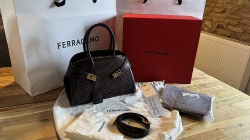 Borsa ferragamo small hug - ferragamo,
