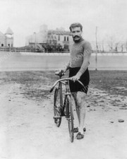 Uomo Con Bicicletta Vintage